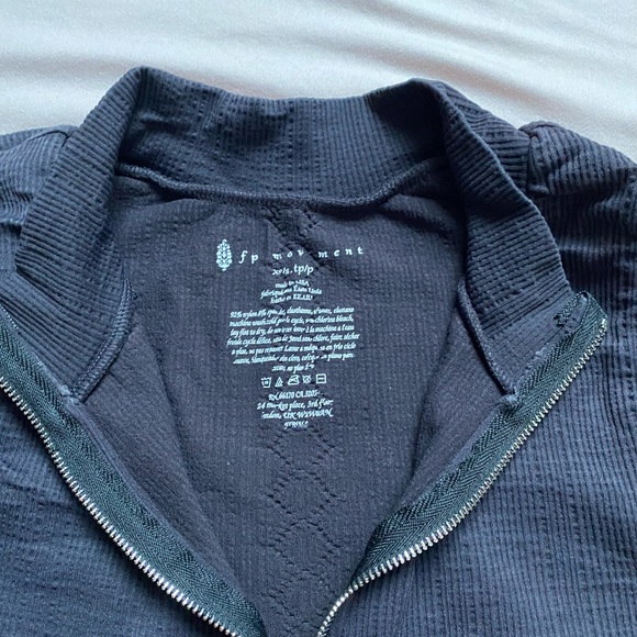 Free People Movement: women’s xs/s long sleeve quarter zip - Picture 3 of 4